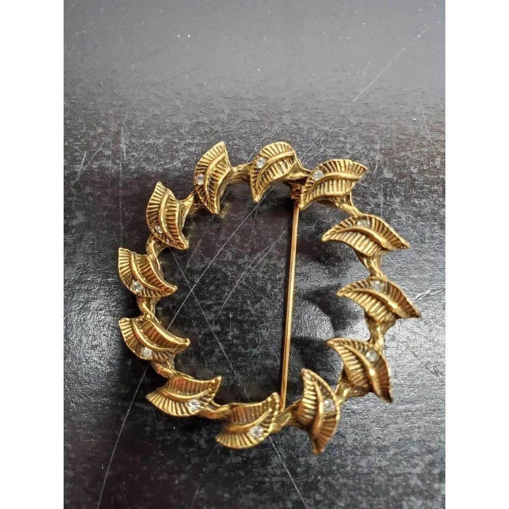 Vintage Gold Leaves with‎ stone in each leaf Brooch Pin Jewelry